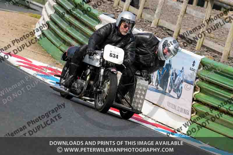 Vintage motorcycle club;eventdigitalimages;mallory park;mallory park trackday photographs;no limits trackdays;peter wileman photography;trackday digital images;trackday photos;vmcc festival 1000 bikes photographs